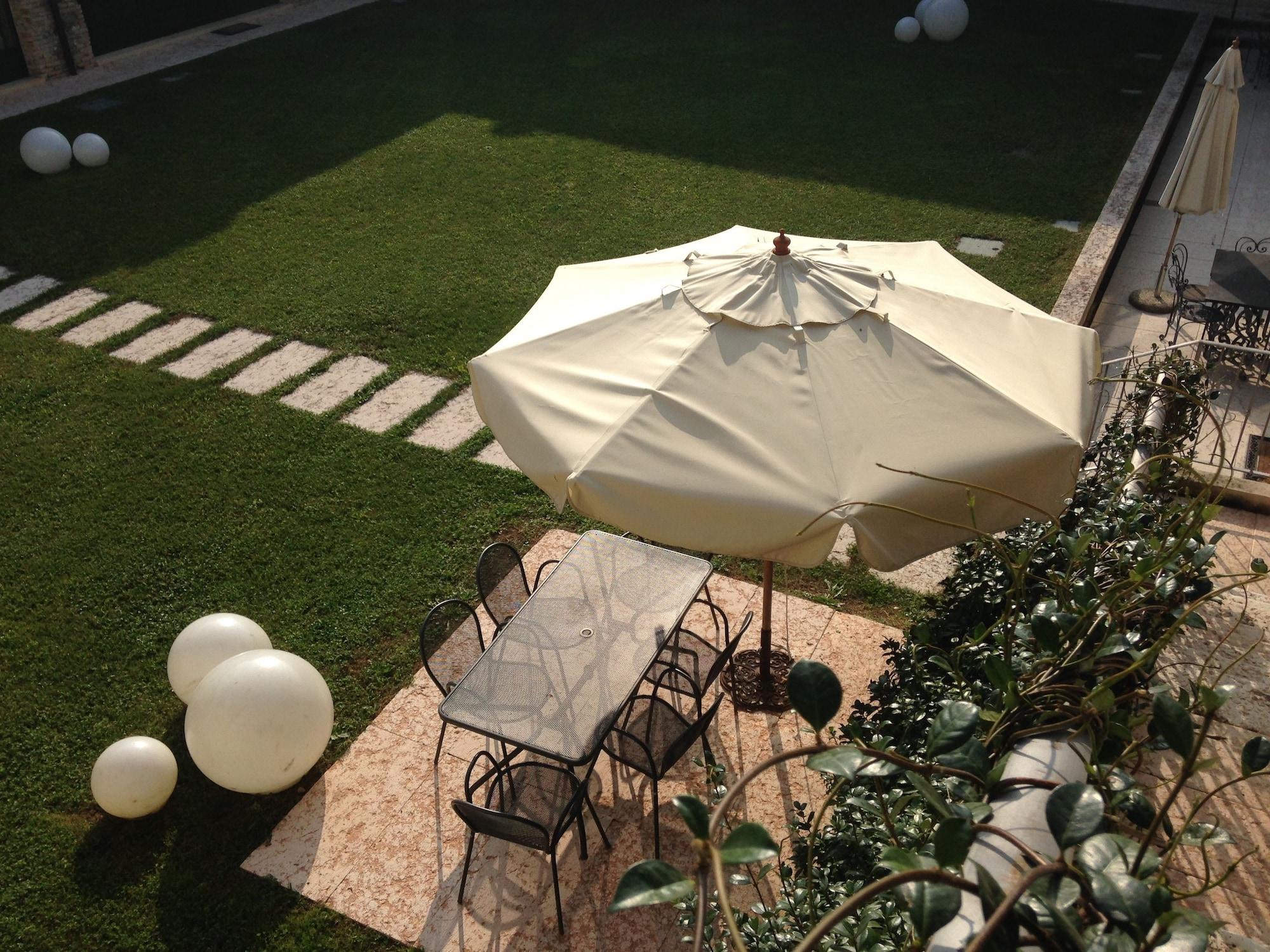 Relais Corte Paradiso Peschiera del Garda Exterior photo